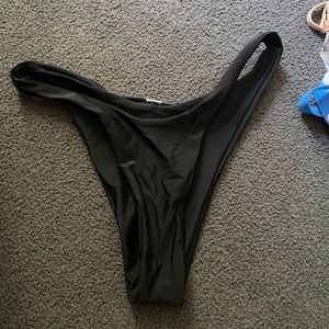 black bottoms never worn